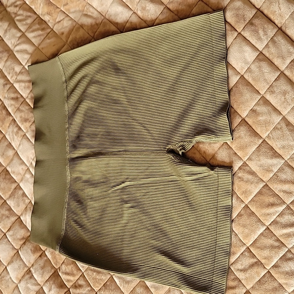 Women's size XL olive green ribbed biker shorts